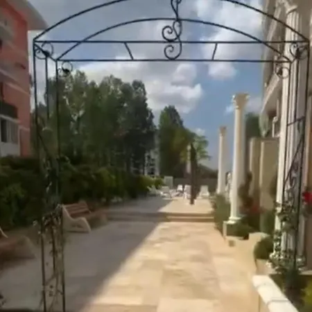 Yana Sanny Apartmán *